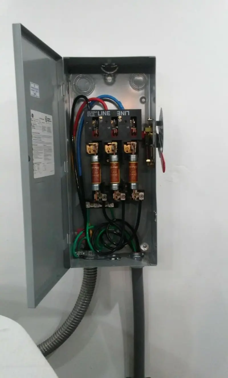Three-phase disconnect switch installed for Smoke Detector Installation in Pingree Grove